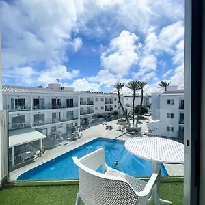 corralejo-surfing-colors-apartamentos.hotelsfuerteventura.org/